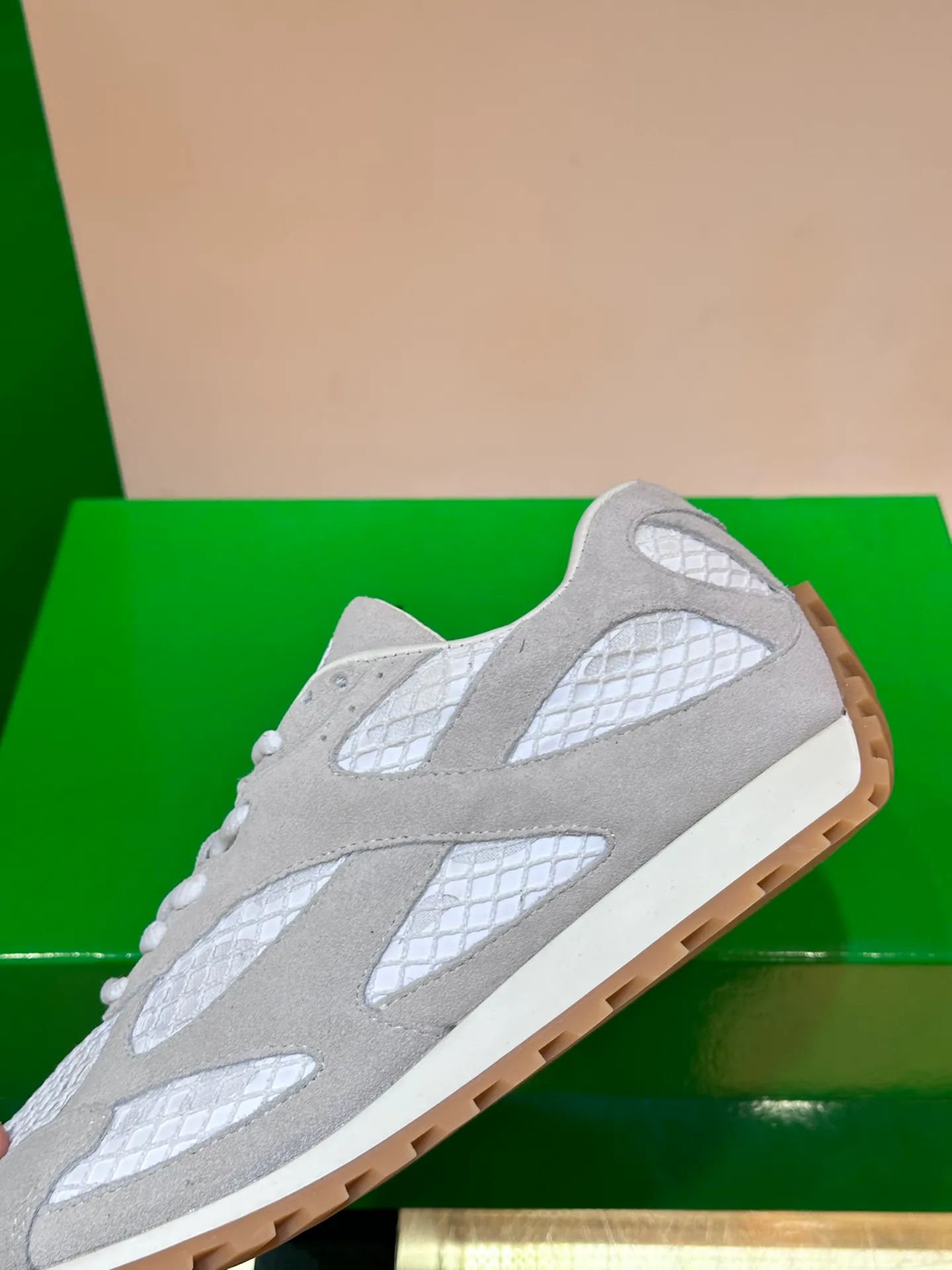 p640 "Bv" new orbit👫 casual sneakers for couples, the retro style of the millennium is so handsome, a super cool fashion item, the most important thing is that it feels incomparably comfortable on the feet, and the design style is also perfect. It will definitely be the one you wear most in daily life, original development, high quality presentation! Size: 35-45 (men’s size 38.45 customized)